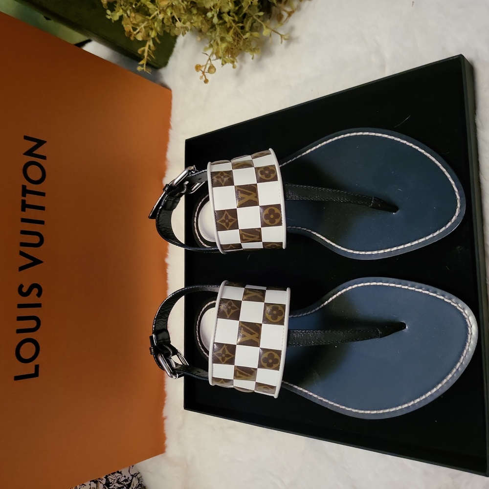 LOUIS VUITTON Leather Printed T-Strap Sandals Size 37 Never Worn!